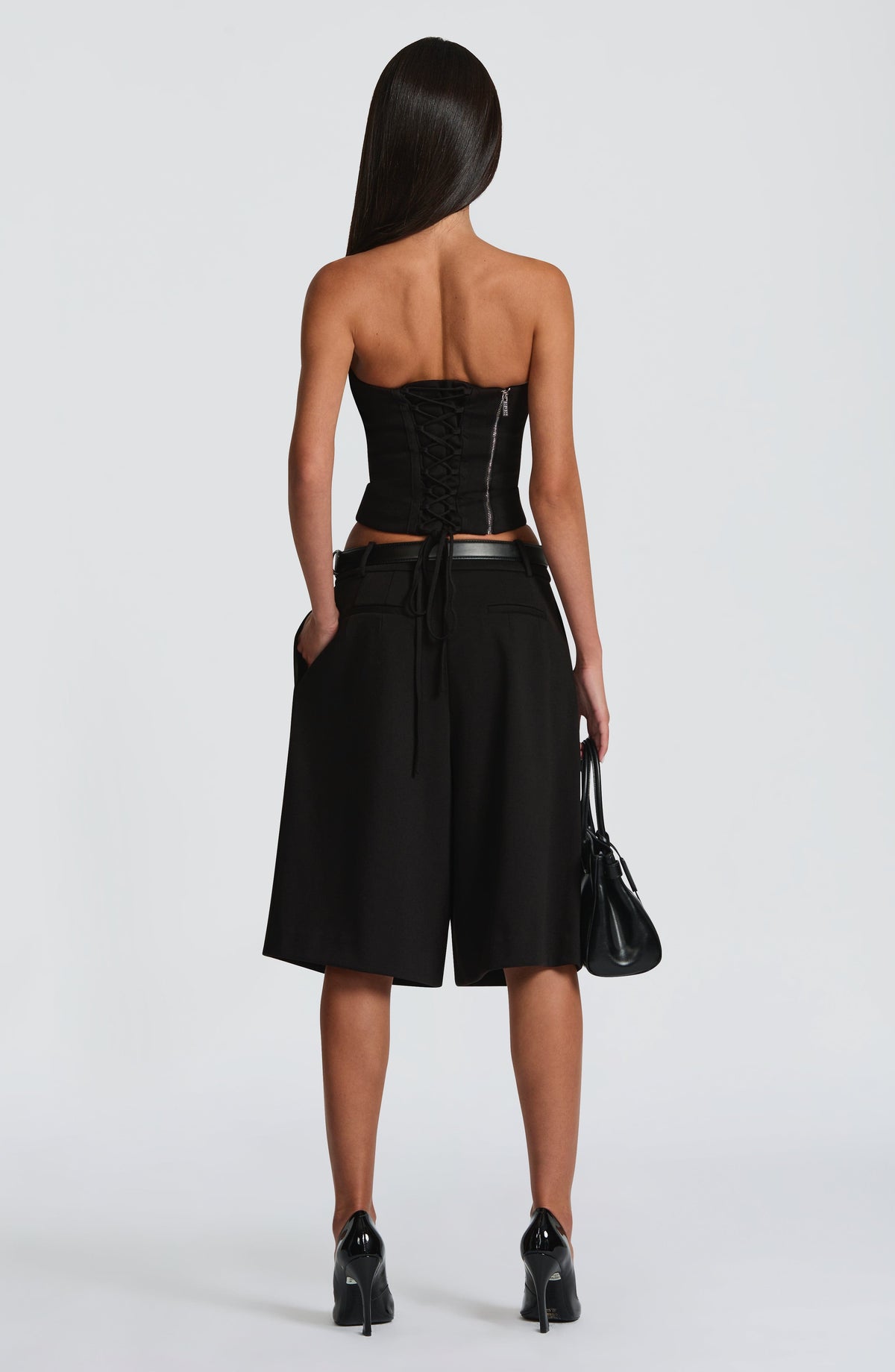 Bermuda Sastre de Pinzas Ausra – Negro