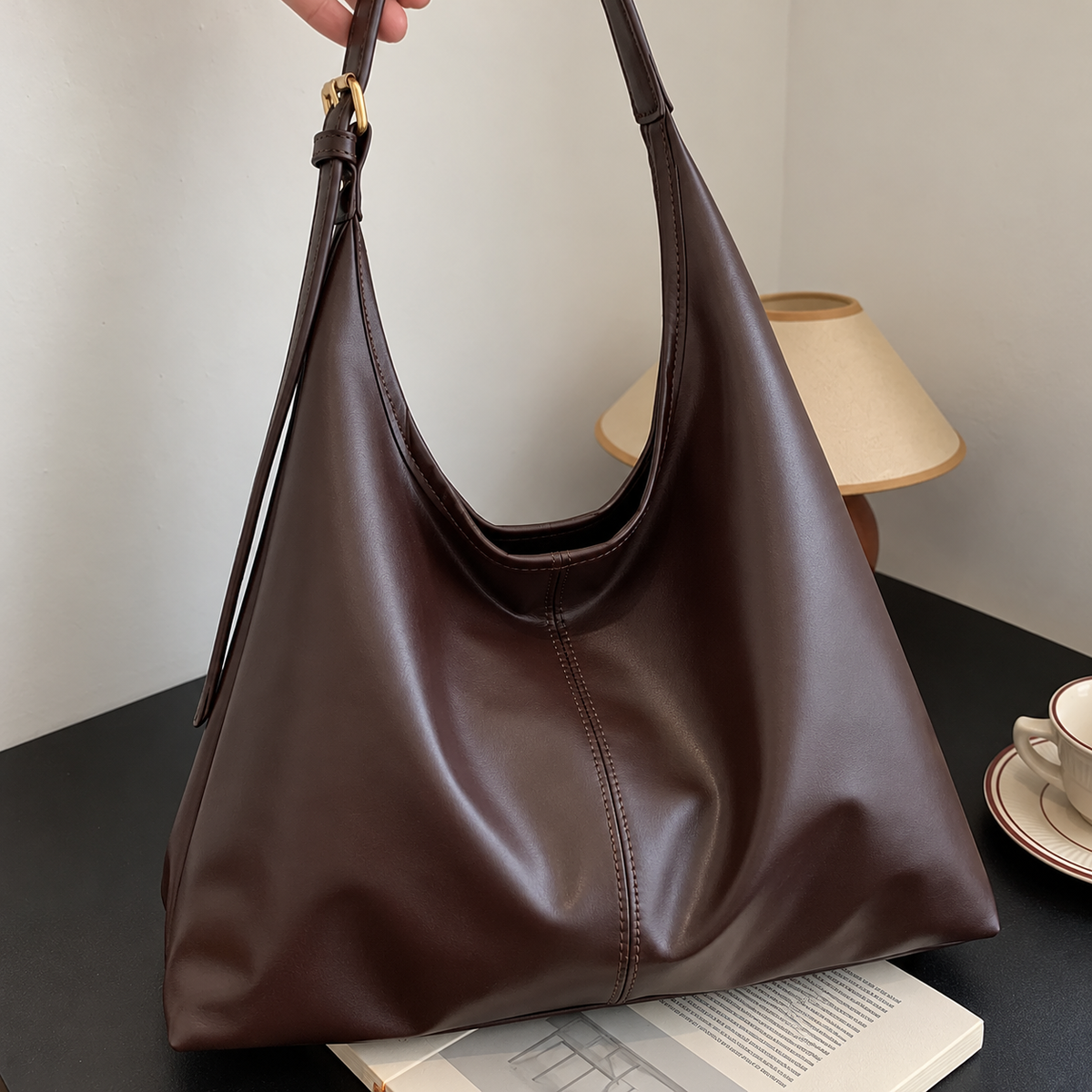 Bolso Tote Grande Efecto Piel – Marrón — vista 03