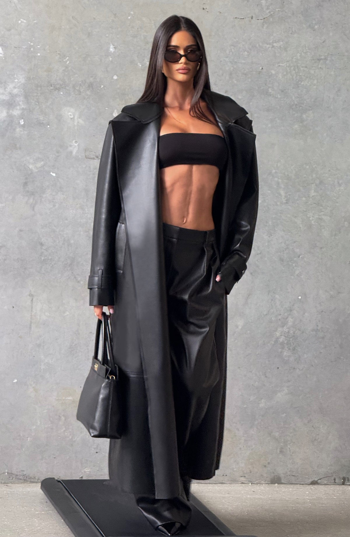 Gabardina Larga Efecto Piel Bridget – Negro