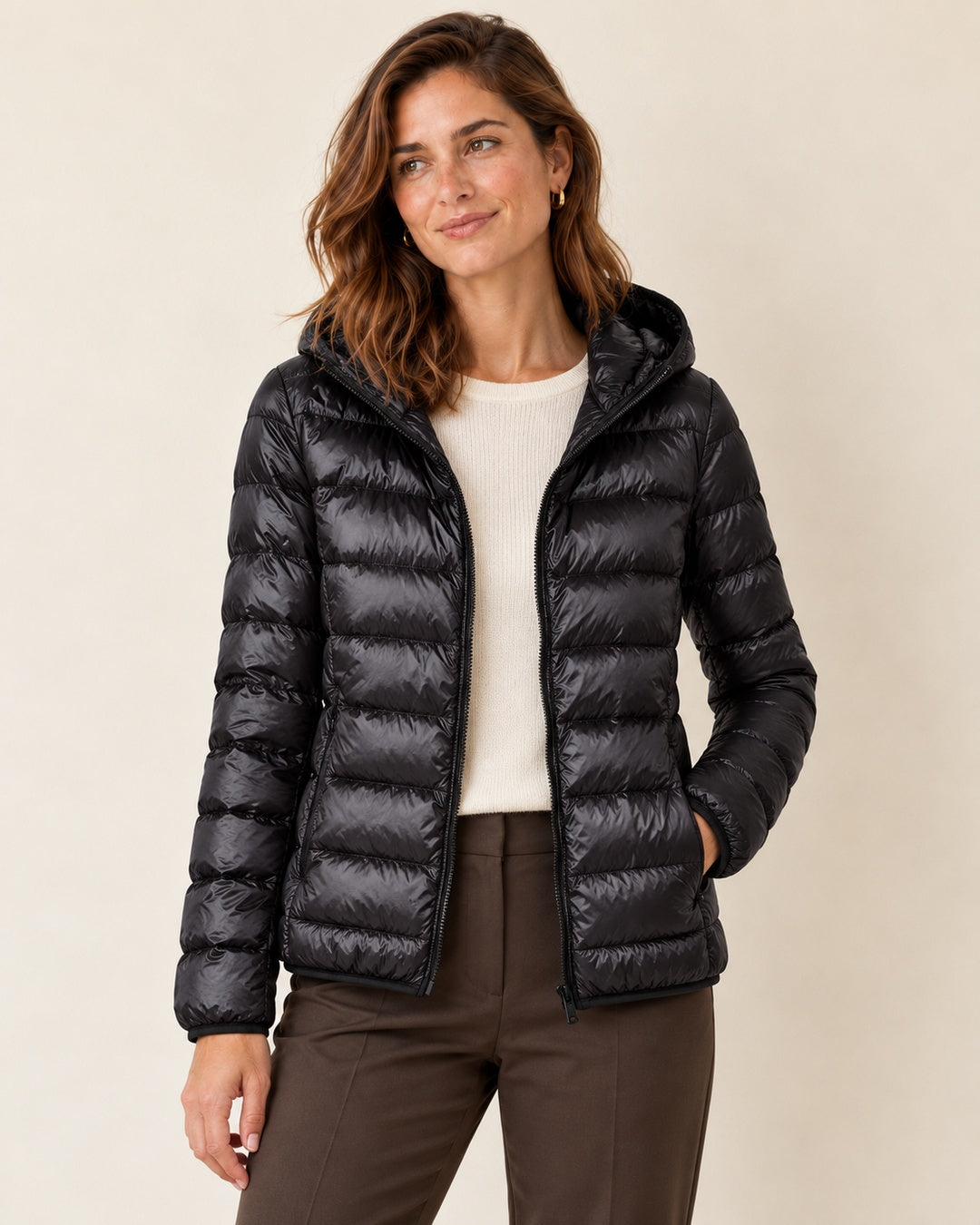 Plumífero Ligero con Capucha – Negro · 1