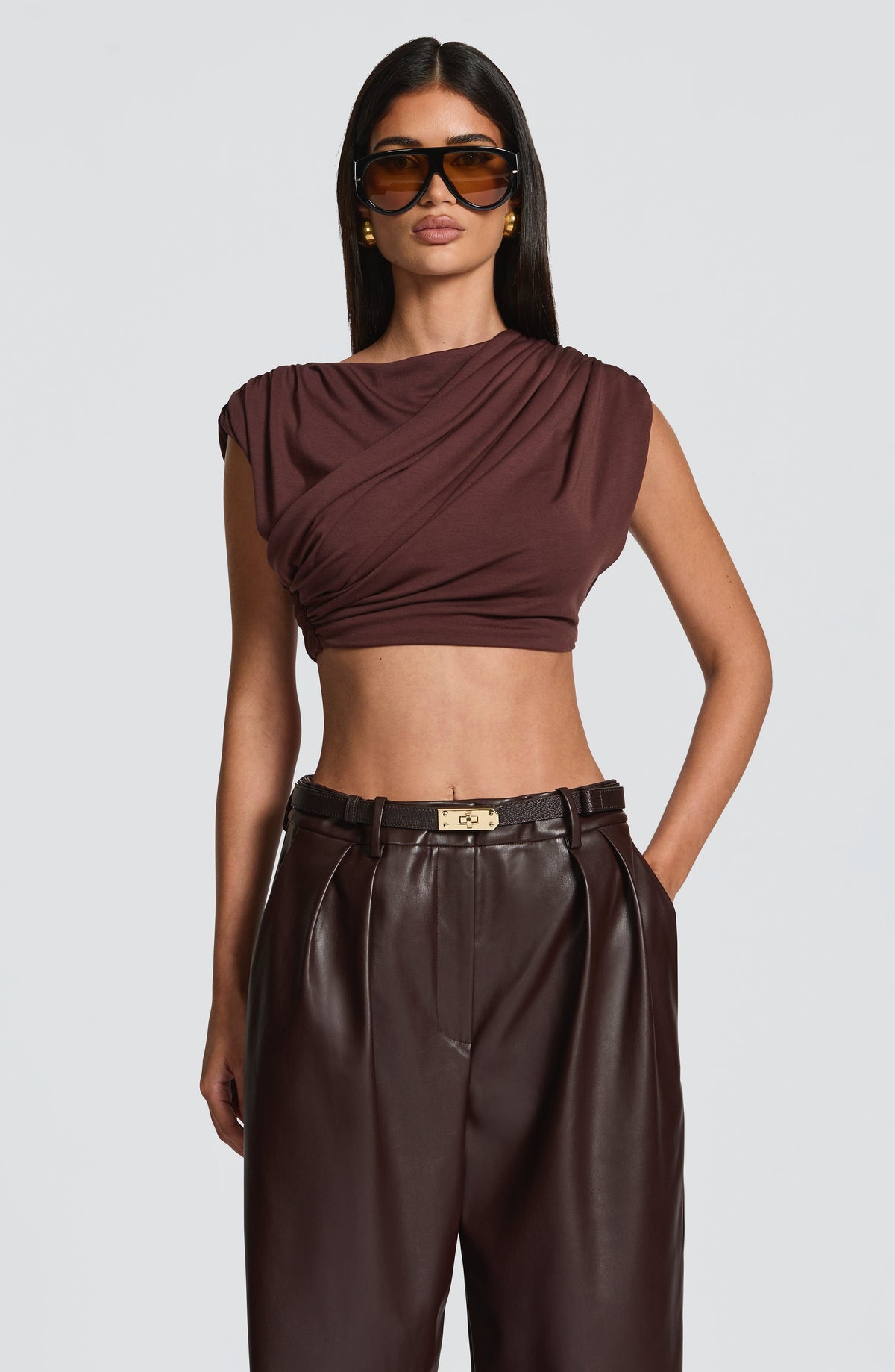 Top Drapeado de Cuello Barco Amara – Marrón Ciruela