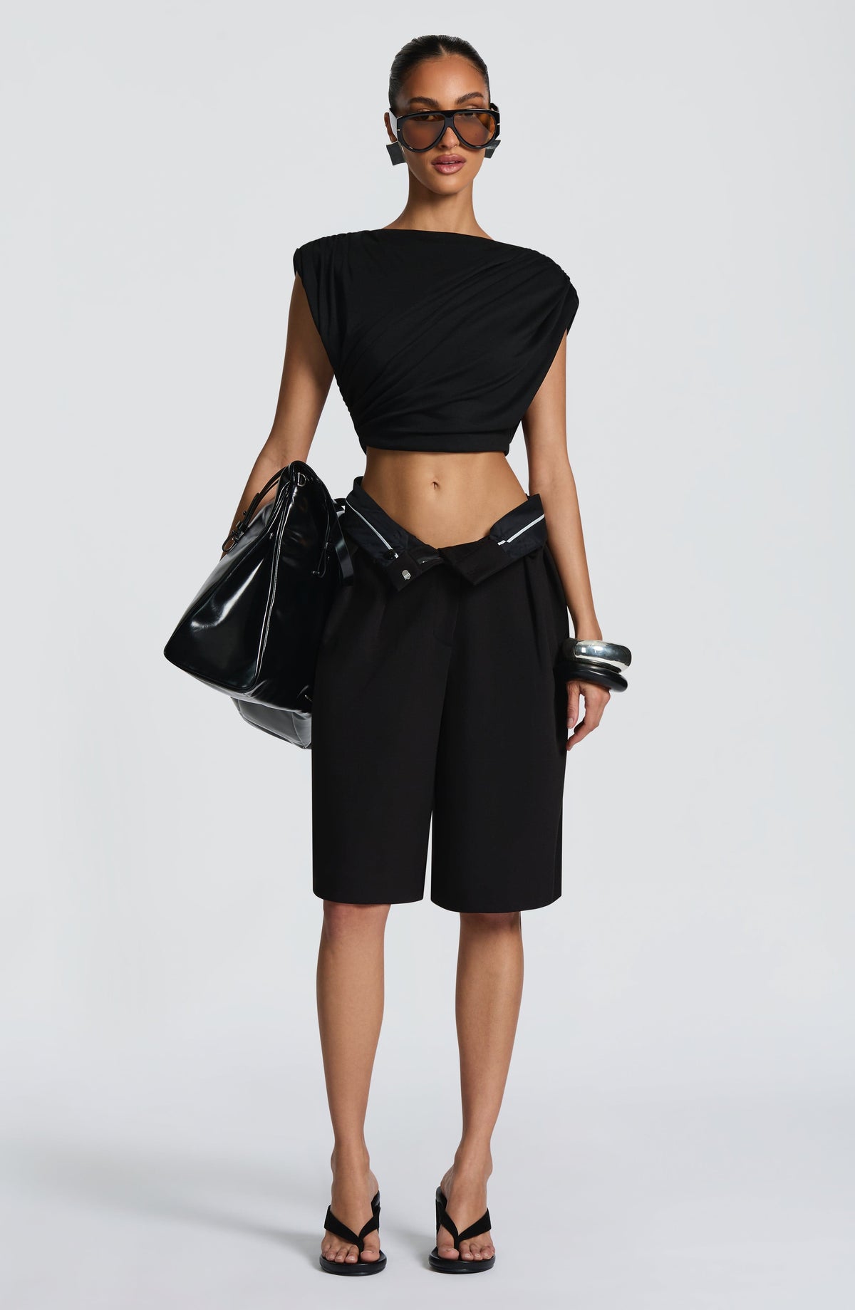 Bermuda Sastre de Pinzas Ausra – Negro