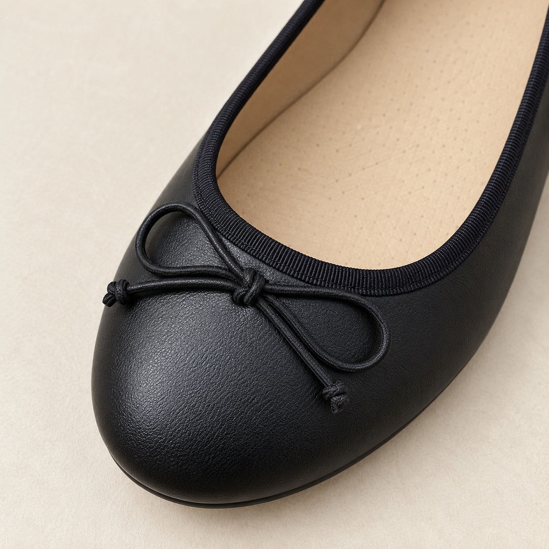 Bailarinas con Lazo Negro — detalle del lazo y material