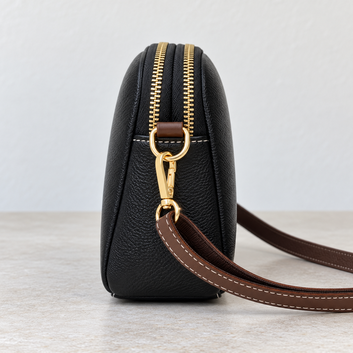 Bolso con Solapa Efecto Piel – Negro — vista 03