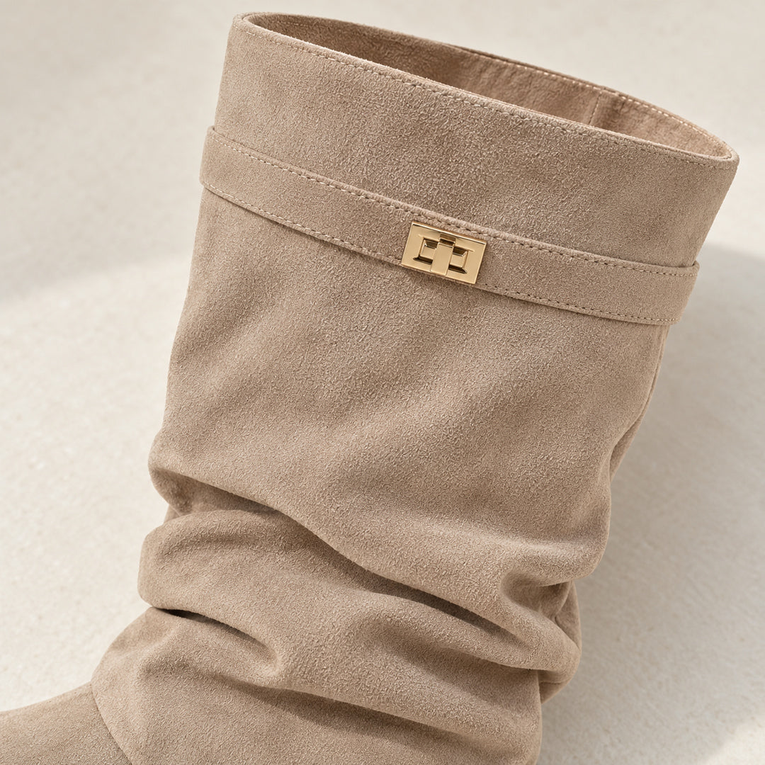 Botas beige plisadas con hebilla · vista 3