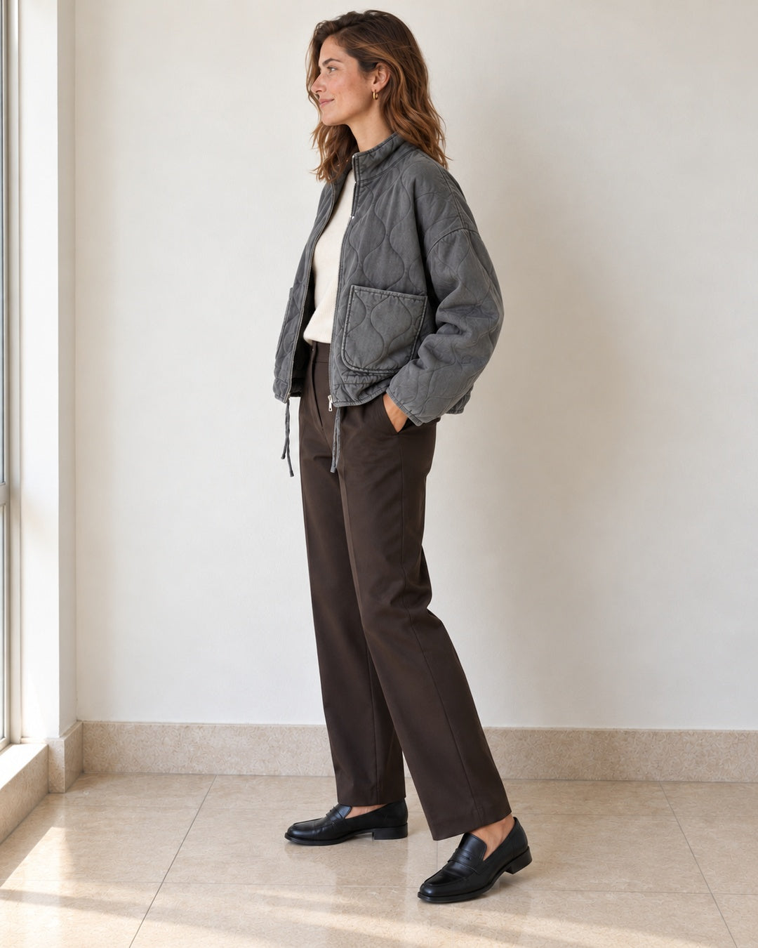 Chaqueta Acolchada Oversize – Gris · Perfil con postura natural