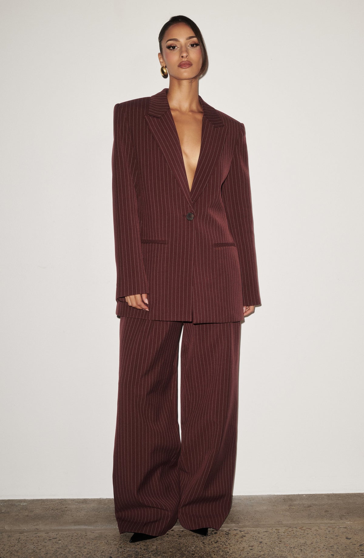 Pantalón Sastre Ancho Kirsty – Burdeos Raya Diplomática